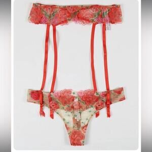 Victoria's Secret Set Lace Garter Belt / Thong Panty Floral Embroidery Red